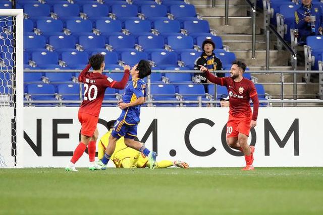 亞冠，巴爾加斯帽子戲法，海港10人勝蔚山。
