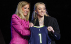 WNBA新狀元，達(dá)拉斯飛翼選佩奇，康涅狄格奪冠美女球員。