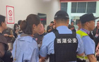 球迷沖突俱樂部，警已到場(chǎng)。