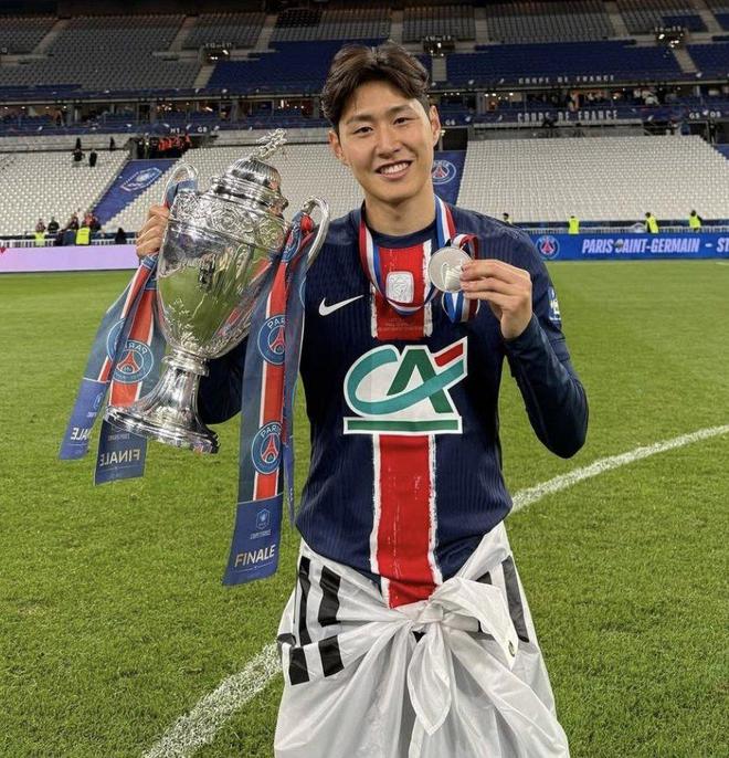 尤文、AC米蘭等隊(duì)盯上李剛?cè)?，那不勒斯亦有意?> </a>
                  <div   id=