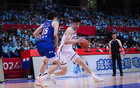 余嘉豪22歲加盟西甲畢爾巴鄂，曾挑戰(zhàn)NBA，西班牙特訓(xùn)，助中國(guó)男籃備戰(zhàn)亞洲杯。