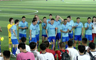 范志毅領(lǐng)隊(duì)上海隊(duì)勝村超5-1，捐款物85萬助榕江